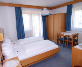 Double bed room with balcony Brixana